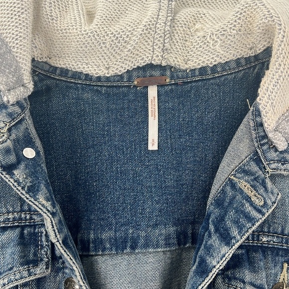 Free People Distressed Denim Jacket with Attached Knit Sleeves and Hood -s/p - Picture 4 of 11